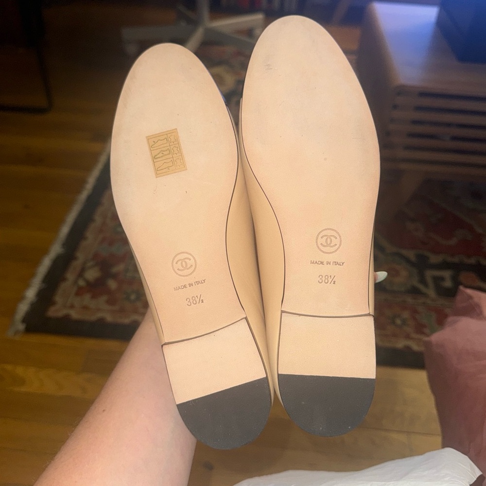 New in box Chanel lambskin flats - Picture 2 of 6